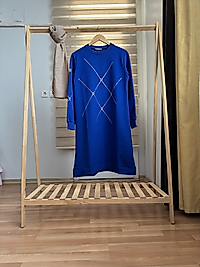 Çapraz taş işlemeli mavi tunik