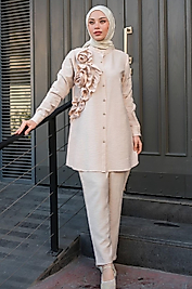 Gül detaylı krem tunik