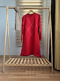 Çapraz taş işlemeli kırmızı tunik