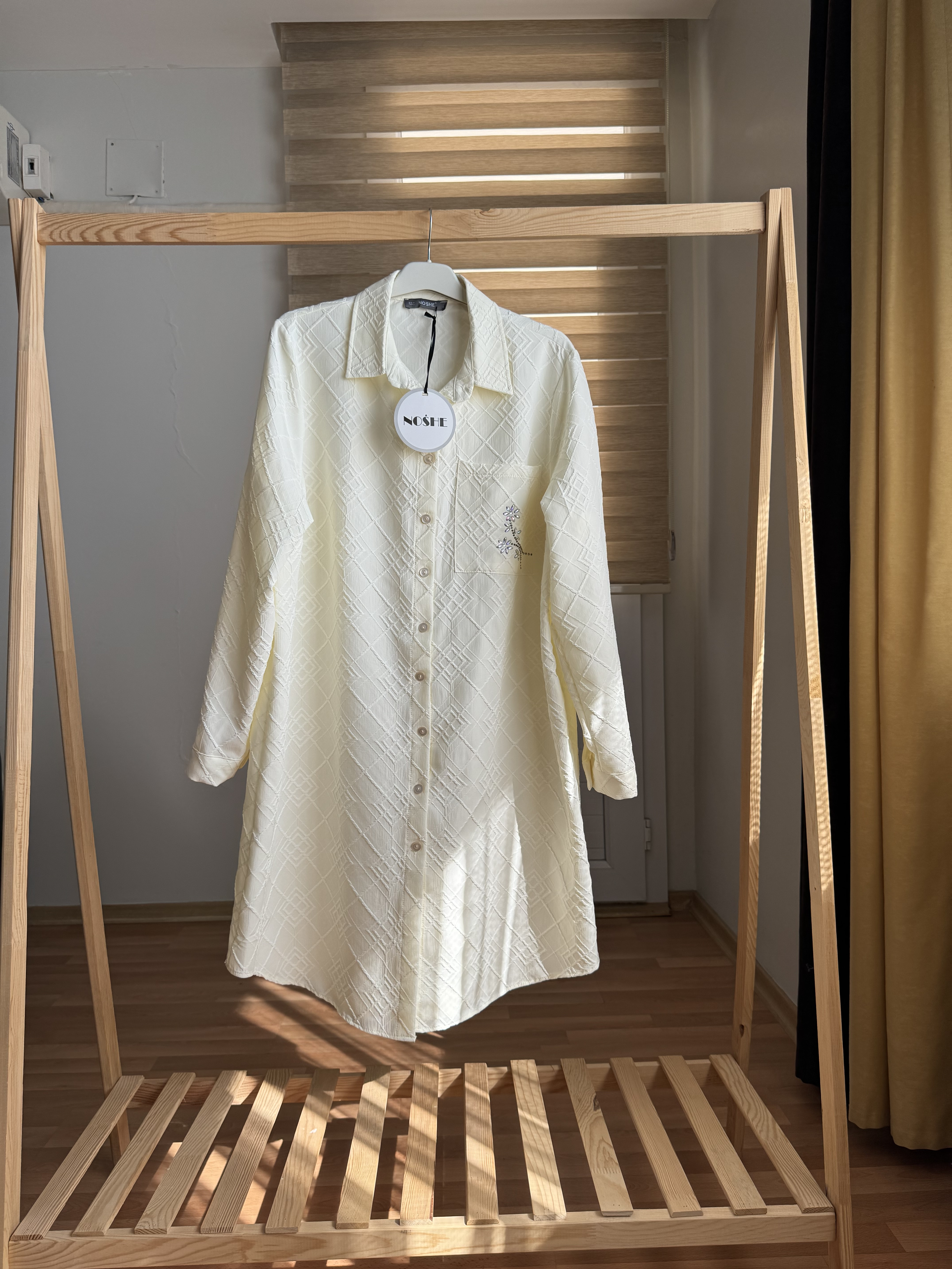 Kendinden Kabartma desen Krem tunik