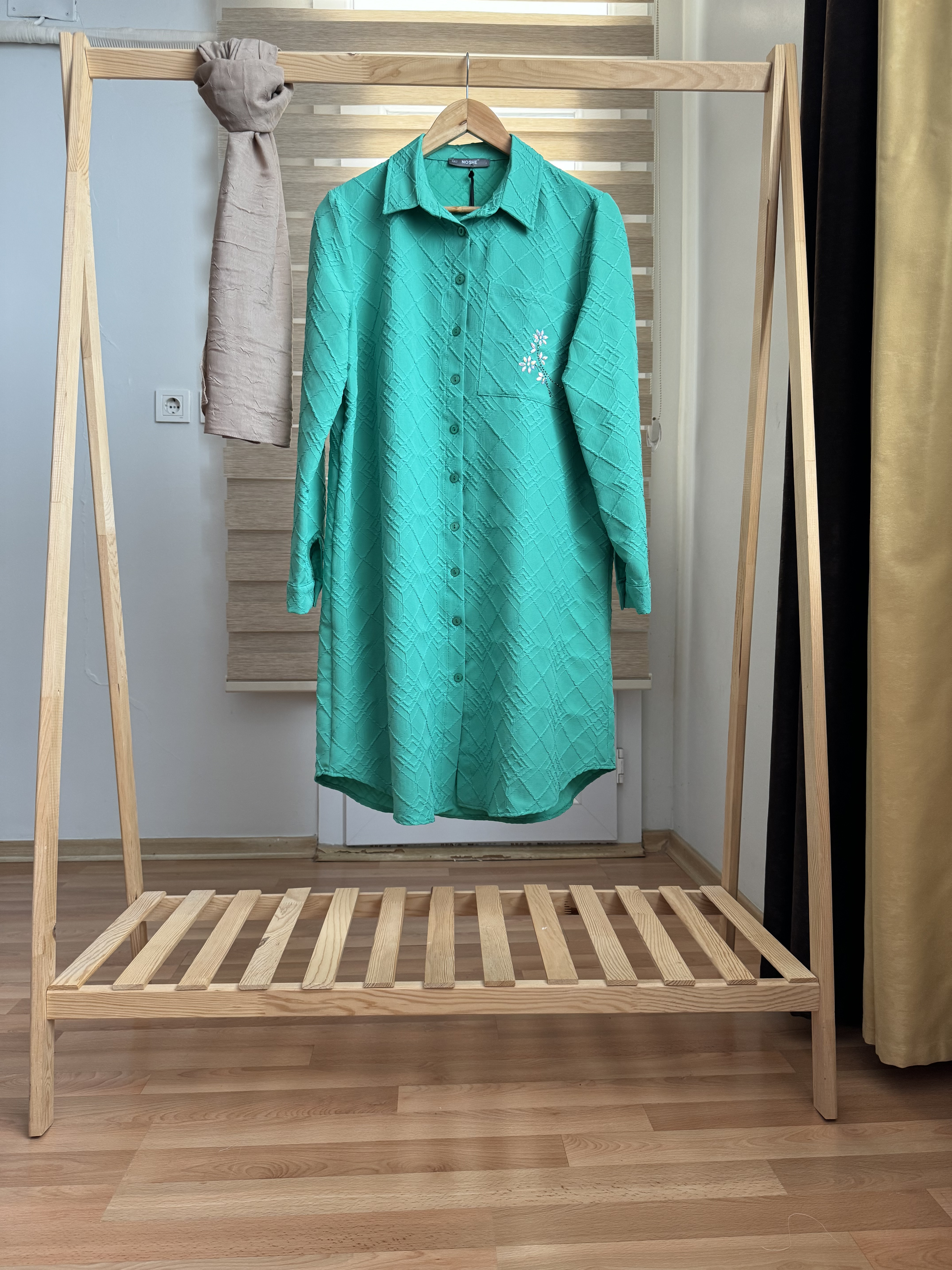 Kendinden Kabartma desen yeşil tunik