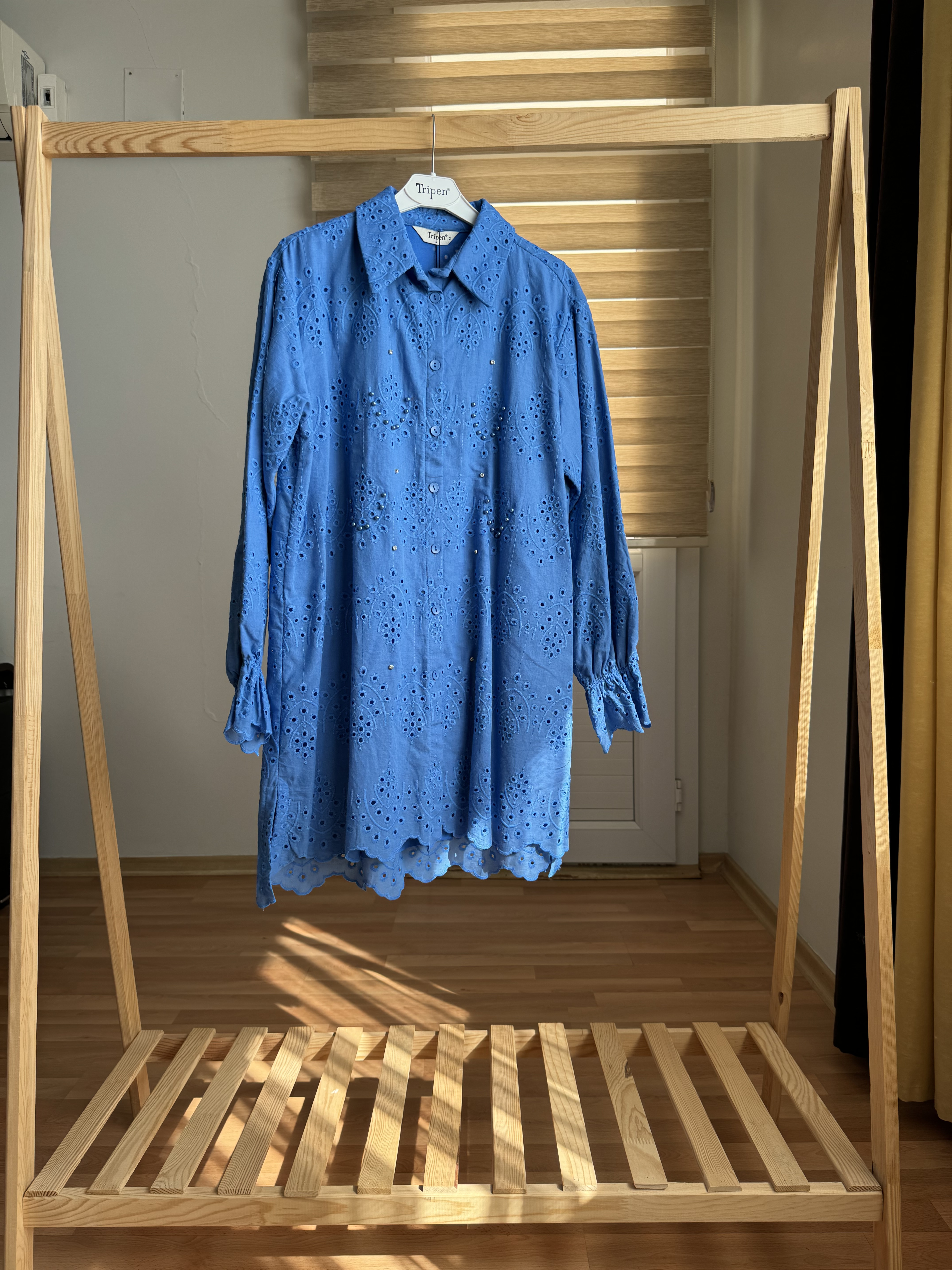 Mavi renkli astarlı brode incili taşlı tunik